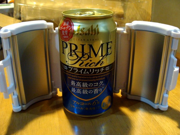 アサヒ 家飲みグッズ「冷却缶ホルダー」 到着！ : ただいま灯火管制中！