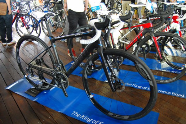 極美品　ジャイアントDEFY ADVANCED PRO0 2015　フルカーボン GIANT（ジャイアント） 2015モデル 展示会 - DEFY ADVANCED