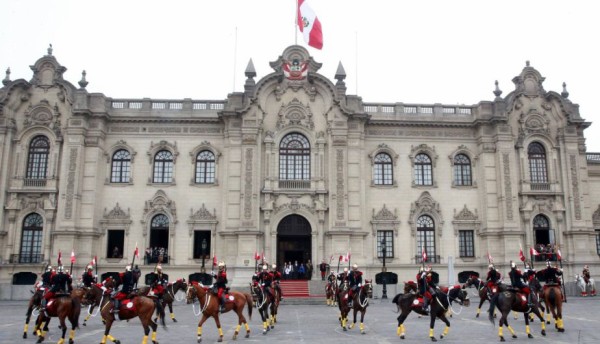 ペルーの大統領府 を見に行こう 見どころは 征服者の家だった 南米ペルーでガイドしています