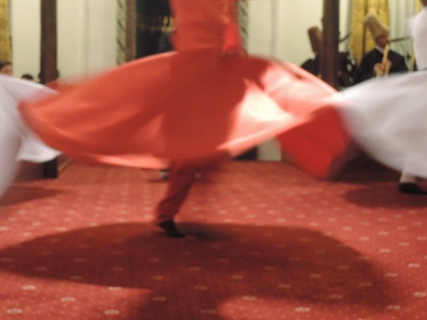 イスラーム神秘主義一派メヴレヴィー教団の舞 女ひとり世界一周バックパッカー旅