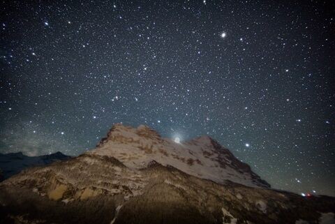 24スイス(18) グリンデルワルトの星空と天の川 : 青い空