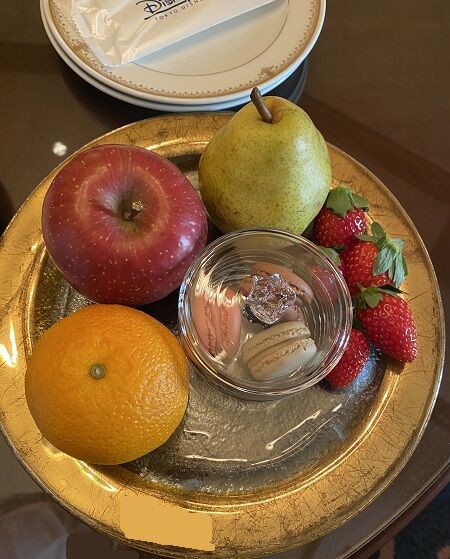 ミラコスタ スイートのフルーツとルームサービスの夕食と朝食 ひとりディズニー 大人の時間