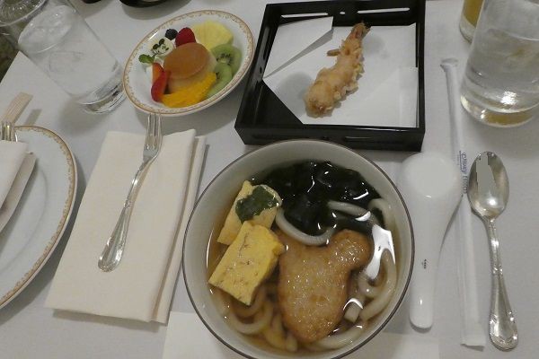 夕食は東京ディズニーランドホテルのルームサービスとベッラと１日の終わり 三世代ディズニーイン１日目 ひとりディズニー 大人の時間