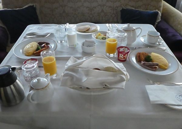 バケーションパッケージ利用のルームサービスの朝食 In 東京ディズニーランドホテル ひとりディズニー 大人の時間