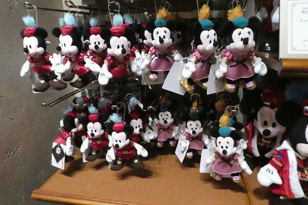 ミラコスタのぬいぐるみバッジ : ひとりディズニー、大人の時間。