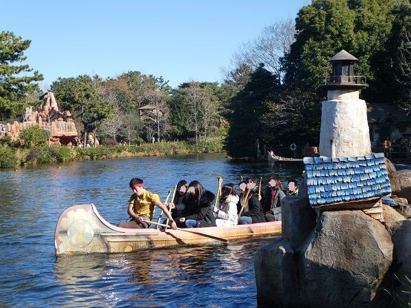 晴れた日に東京ディズニーランドでカヌー ひとりディズニー 大人の時間