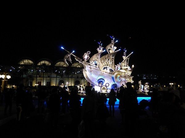 Disney - 木枯らし一号 カラー・オブ・クリスマス後の20：40～ディズニーランド
