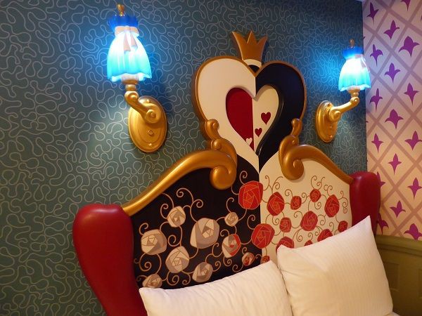 5泊目の6階のふしぎの国のアリスルームの部屋と眺め（アルコーヴの