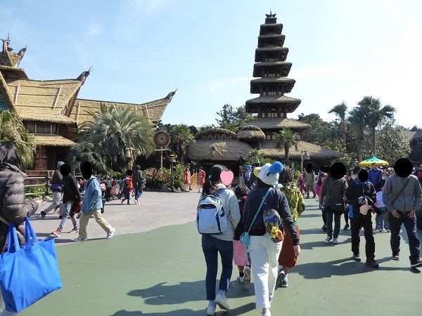 レインボー ルアウでお祝いを In ディズニーランド 卒業旅行イン１日目 Little Women ディズニーへ行く