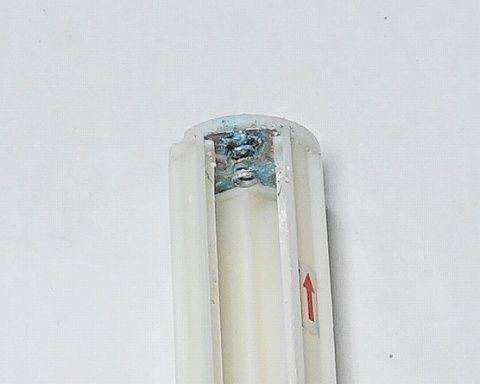 乾電池の液漏れ 緑青が付いた端子の掃除は 食酢でok リビングでdiy