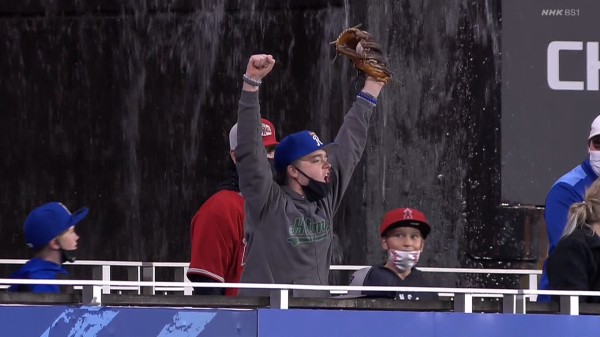 ロイヤルズファンの少年 大谷のホームランボールをナイスキャッチ なんj まとめては いかんのか