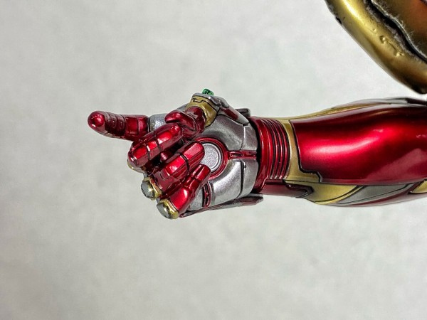 ホットトイズ アイアンマン マーク85(バトルダメージ版