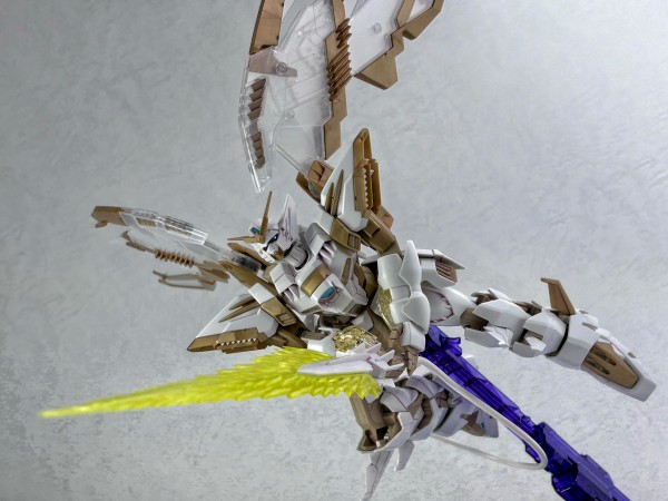 MG ガンダムエピオンEW[CROSS CONTRAST COLORS/CLEAR WHITE
