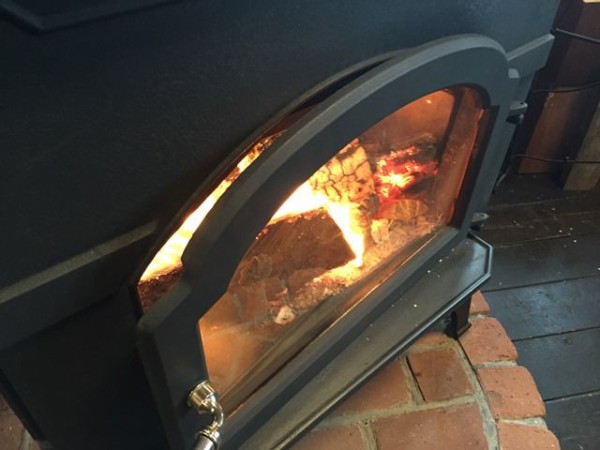 ドアを開けたら煙が逆流する場合 鹿児島 ログワークス 薪ストーブのブログ