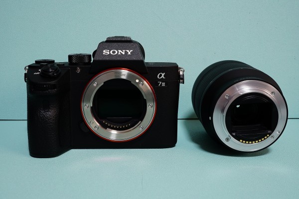 ソニー フルサイズ一眼「α7III ズームレンズキット」を購入しま ソニー フルサイズ一眼「α7III ズームレンズキット」を購入しま