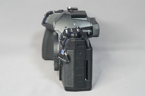 m4/3型 OLYMPUS OM-D E-M1 Mark Ⅱ 」 の説明書をもとに使用方法を説明