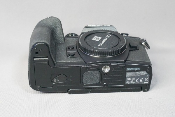 m4/3型 OLYMPUS OM-D E-M1 Mark Ⅱ 」 の説明書をもとに使用方法を説明