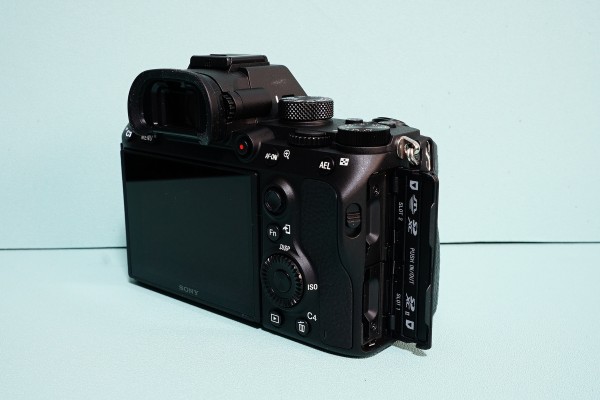 ソニー フルサイズ一眼「α7III ズームレンズキット」を購入しま ソニー フルサイズ一眼「α7III ズームレンズキット」を購入しま