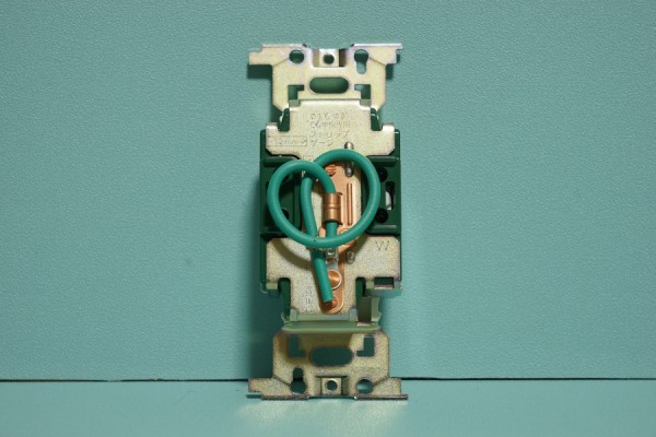 オーディオ機器の電源を取る壁コンセントを Panasonic Wn1318k に交換しました 趣味の 写真 Diy オーディオ 日記