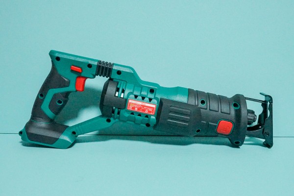 Amazon.co.jp: 電動のこぎり HYCHIKA（ハイチカ） 18V充電式