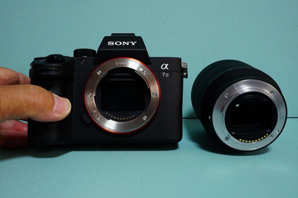 ソニー フルサイズ一眼「α7III ズームレンズキット」を購入しま ソニー フルサイズ一眼「α7III ズームレンズキット」を購入しま