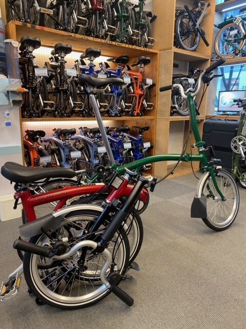 プロンプトン　自転車　フレーム　折り畳み　組立　　サドル　タイヤ BROMPTON(ブロンプトン)の折りたたみ方・組み立て方 | How to ride