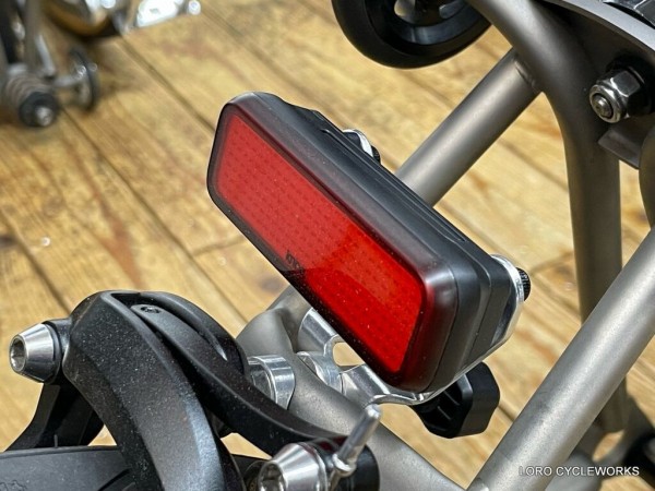 BROMPTONにオススメのテールライト『KNOG BLINDER LINK REAR』の紹介