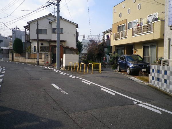 暗渠ハンター 呑川・久が原支流は図書館敷地を駆け抜ける : 毎日