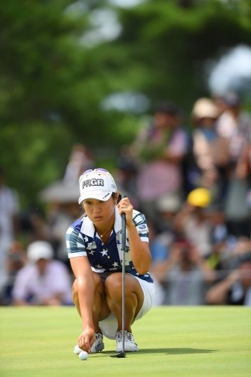 色っぽいおねえさん 藤本麻子選手 セクシー画像６枚 と美人キャディー喜屋武愛さん 木戸愛って 美女なのに女子プロゴルファーなのかよ