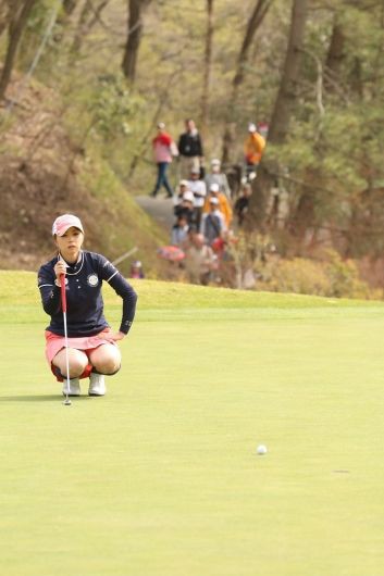 吉田弓美子エロ 菊地絵理香選手、かわゆい美女ゴルファーのしゃがみパンチラ : 木戸愛って,美女なのに女子プロゴルファーなのかよ！