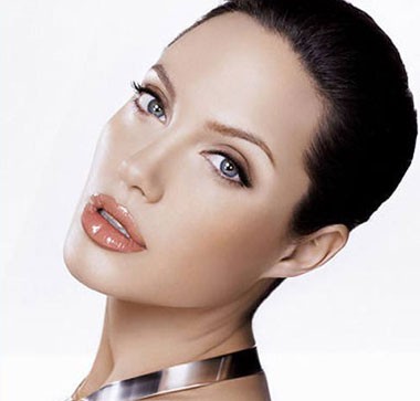 アンジェリーナ ジョリーが資生堂のcmに Viva Hollywood