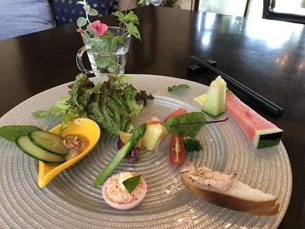 今や予約必至の人気カフェ 誕生日のお祝いサプライズに感謝 Cafe Plusdot カフェプラスドット あっちこっち ここdeランチ