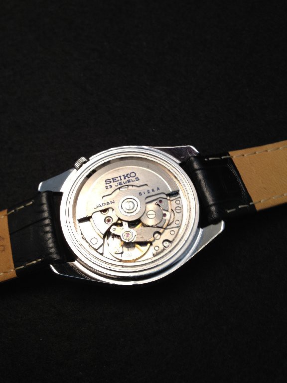 vintage SEIKO 5 5126-8010 analog automatic watch 23 jewels
