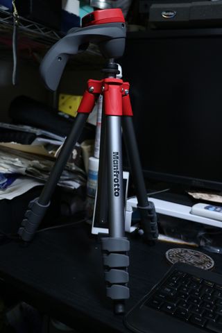 Manfrotto Compactアクション三脚 フォト ムービーキット レッド マーチングの仕事をしてる奴の日記