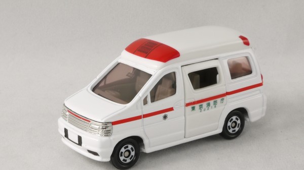 2006/8 トミカ No.012 日産 高規格救急車 : まつくログ-トミカ分室