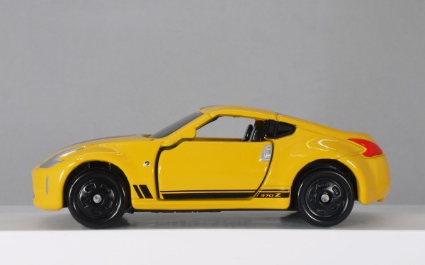 2018/7 トミカ No.040 日産 フェアレディZ ヘリテージエディション