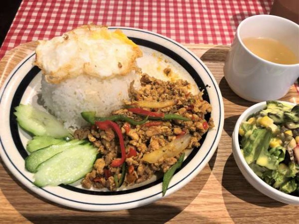 タイ国麺飯 ティーヌン ヨドバシアキバ店 でランチ 鶏肉のガパオ炒めごはん 毎日カレー と タイ料理 By エスニカン