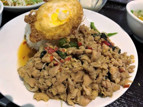 人気の タイ料理パヤオ 浅草橋 でタイハーブ香る ガパオ グリーンカレー のコンボランチ 毎日カレー と タイ料理 By エスニカン