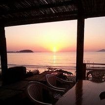 ｂｇｍは波音 日本一の夕焼けが楽しめる タイ料理ドゥワンチャン 福岡 糸島 毎日カレー と タイ料理 By エスニカン