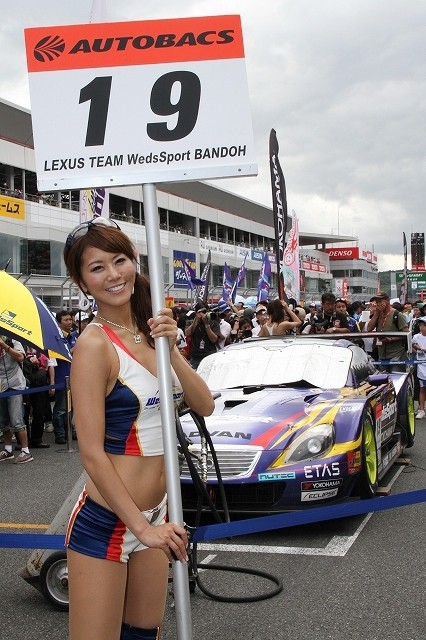 SUPER GT 2011 第6戦 富士 春那美希さん、三島ゆかりさん、佐野 SUPER GT 2011 第6戦 富士 春那美希さん、三島ゆかりさん、佐野