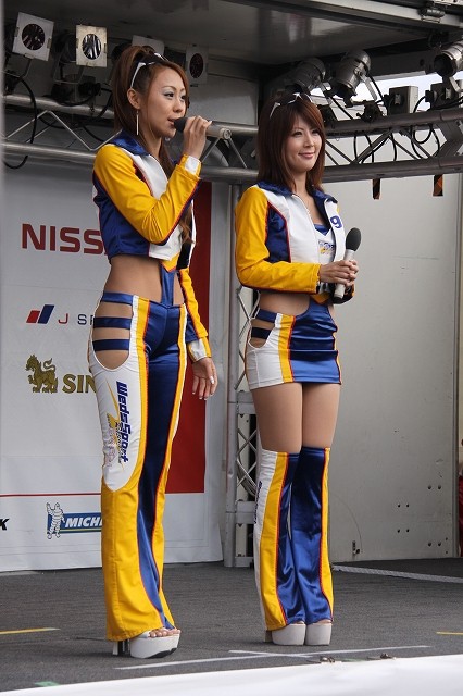 SUPER GT 2009 第9戦～もてぎ 横部実佳さん ＆ 三咲舞花さん : 不定期