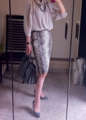 今日のコーデ 秋 女っぽく パイソンスカート シルクブラウス 仕事 Kemekoのマダムな日記