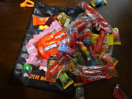 ハロウィンで貰った アメリカん お菓子 窓 New York 再び