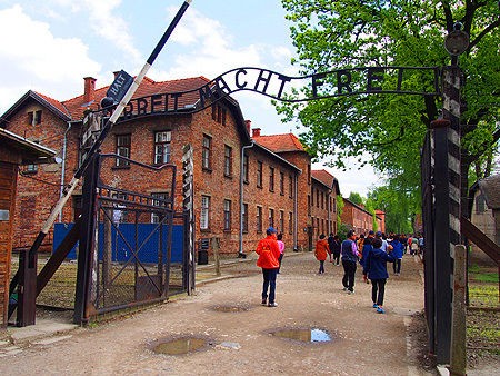 ポーランド 15 アウシュビッツ強制収容所 負の世界遺産 第一収容所 ホロコースト マグネットぷっちん 旅行記とご当地マグネット