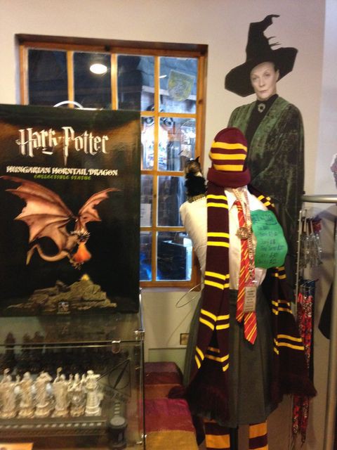 ハリー ポッターなどのファンタジー Sfのtv 映画グッズのお店 Whimsic Alley まぐやまのロサンゼルス生活日記