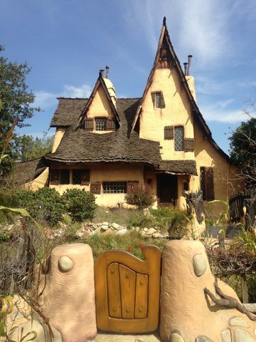 ビバリーヒルズの魔女の家 Spadena House The Witch S House まぐやまのロサンゼルス生活日記