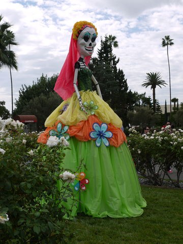 どこもかしこもキュートなガイコツだらけ ハリウッドの死者の日イベント 祭壇編 まぐやまのロサンゼルス生活日記