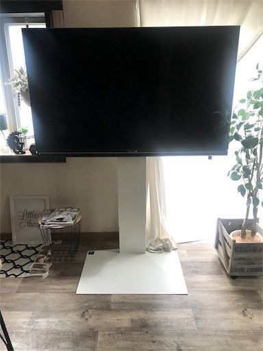 賃貸OK穴あけ不要☆壁寄せテレビスタンドなら簡単にお部屋スッキリが