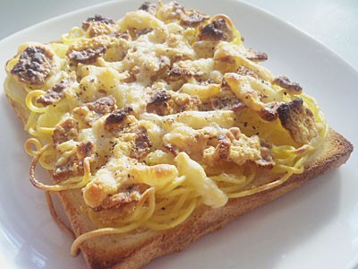 イカの姿フライチーズ焼きそば 食パンのおいしいアレンジレシピを紹介 食パン食べ男