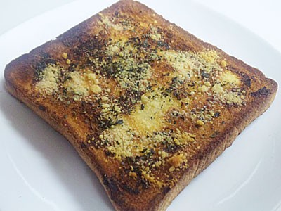 バジルチーズ オリーブオイルとニンニク風味 食パンのおいしいアレンジレシピを紹介 食パン食べ男